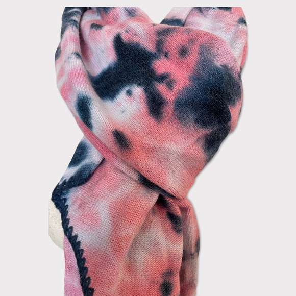 Women's C.C Soft Wrap Navy/Pink Scarf NWT - Picture 3 of 11